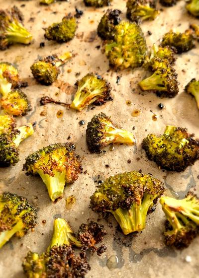 Knuspriger Brokkoli aus dem Backofen Rezept