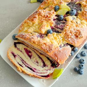 Heidelbeer-Zitronen-Babka mit Streuseln