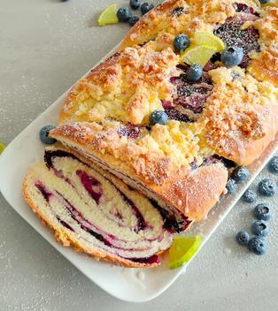 Heidelbeer-Zitronen-Babka mit Streuseln