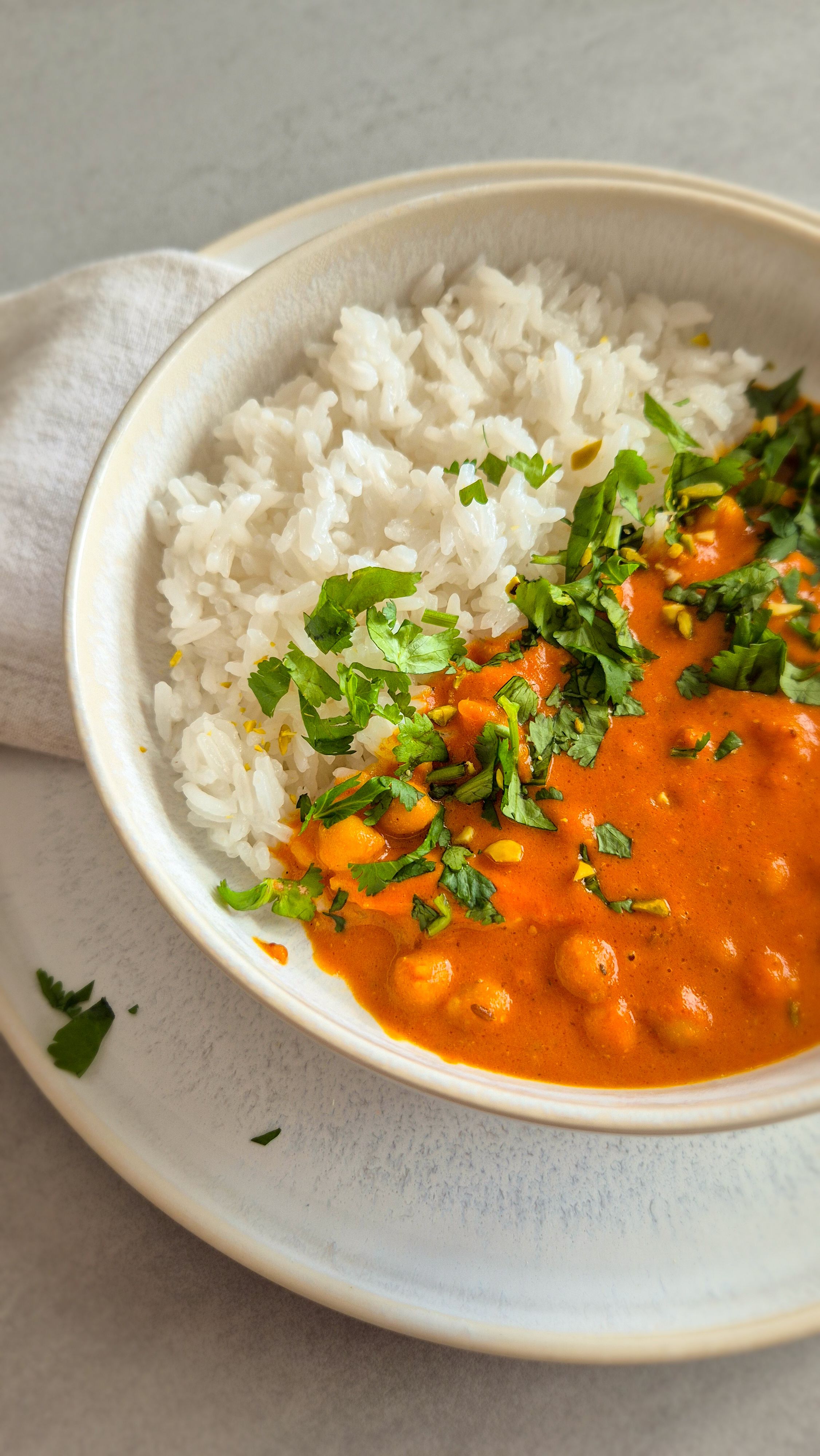 Würziges Hähnchen-Kichererbsen-Curry: Nach nordindischer Art