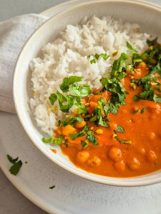Würziges Hähnchen-Kichererbsen-Curry: Nach nordindischer Art