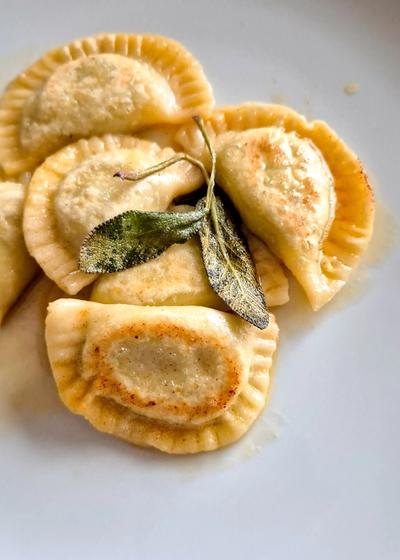 Brokkoli Cheddar Pierogi - Hauptbild