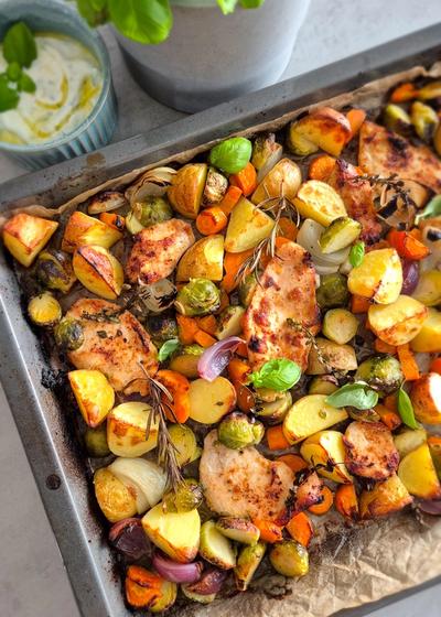 Buntes Ofengemüse mit zarter Hähnchenbrust - Hauptbild