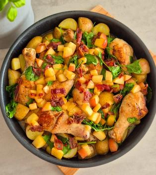Herzhafte Apfel-Kartoffel-Hähnchen-Pfanne: Das perfekte One-Pan-Dinner