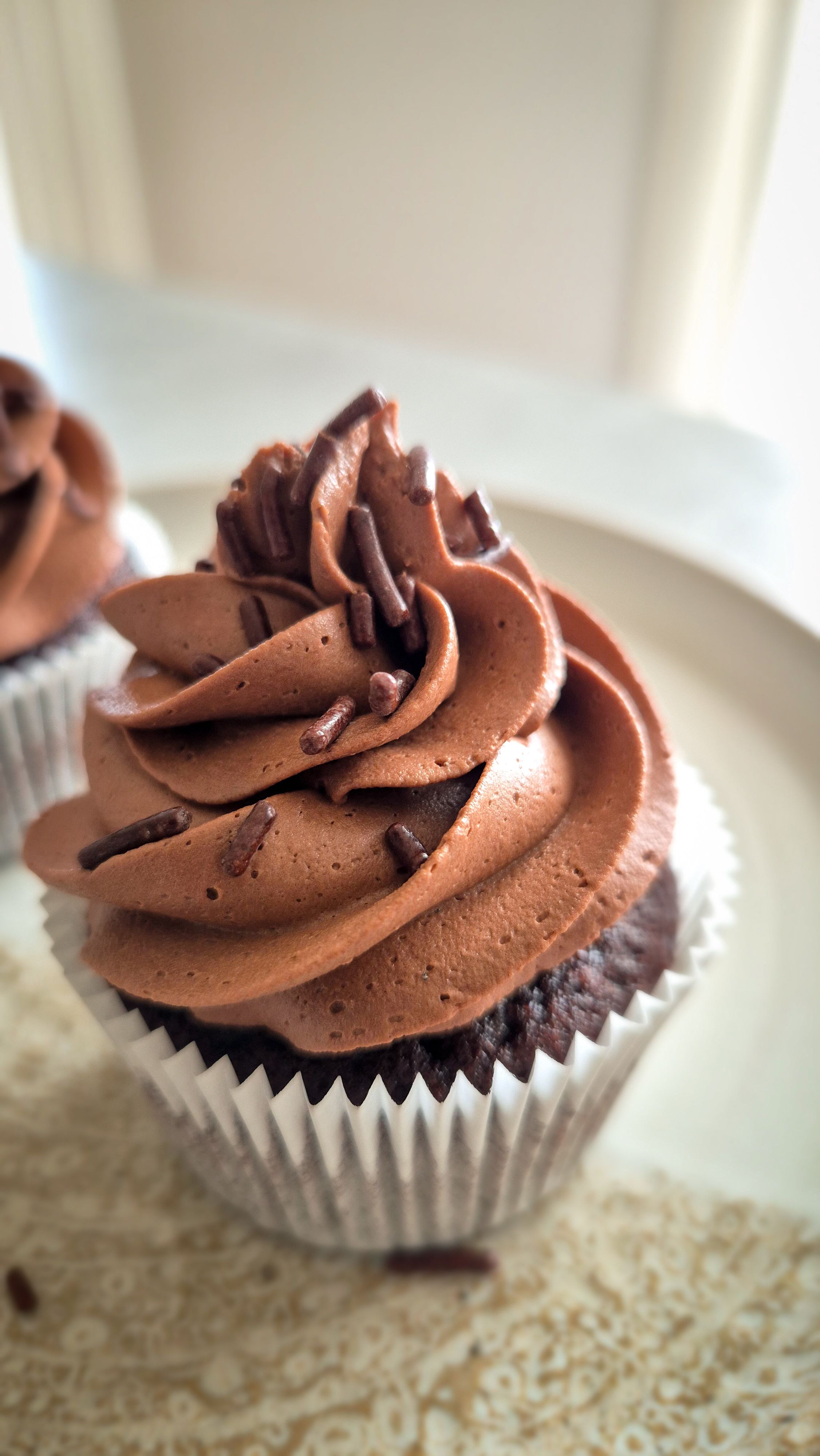 Saftige Schokoladen-Cupcakes mit Buttercreme-Frosting