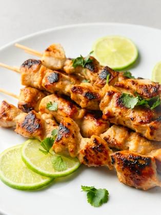Honig-Limetten-Hähnchenspieße für den Grill oder die Pfanne