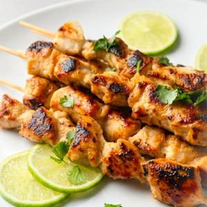 Honig-Limetten-Hähnchenspieße für den Grill oder die Pfanne