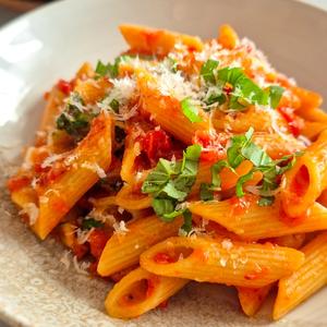 Penne all’Arrabbiata Rezept: Der feurige Pasta-Klassiker aus Rom