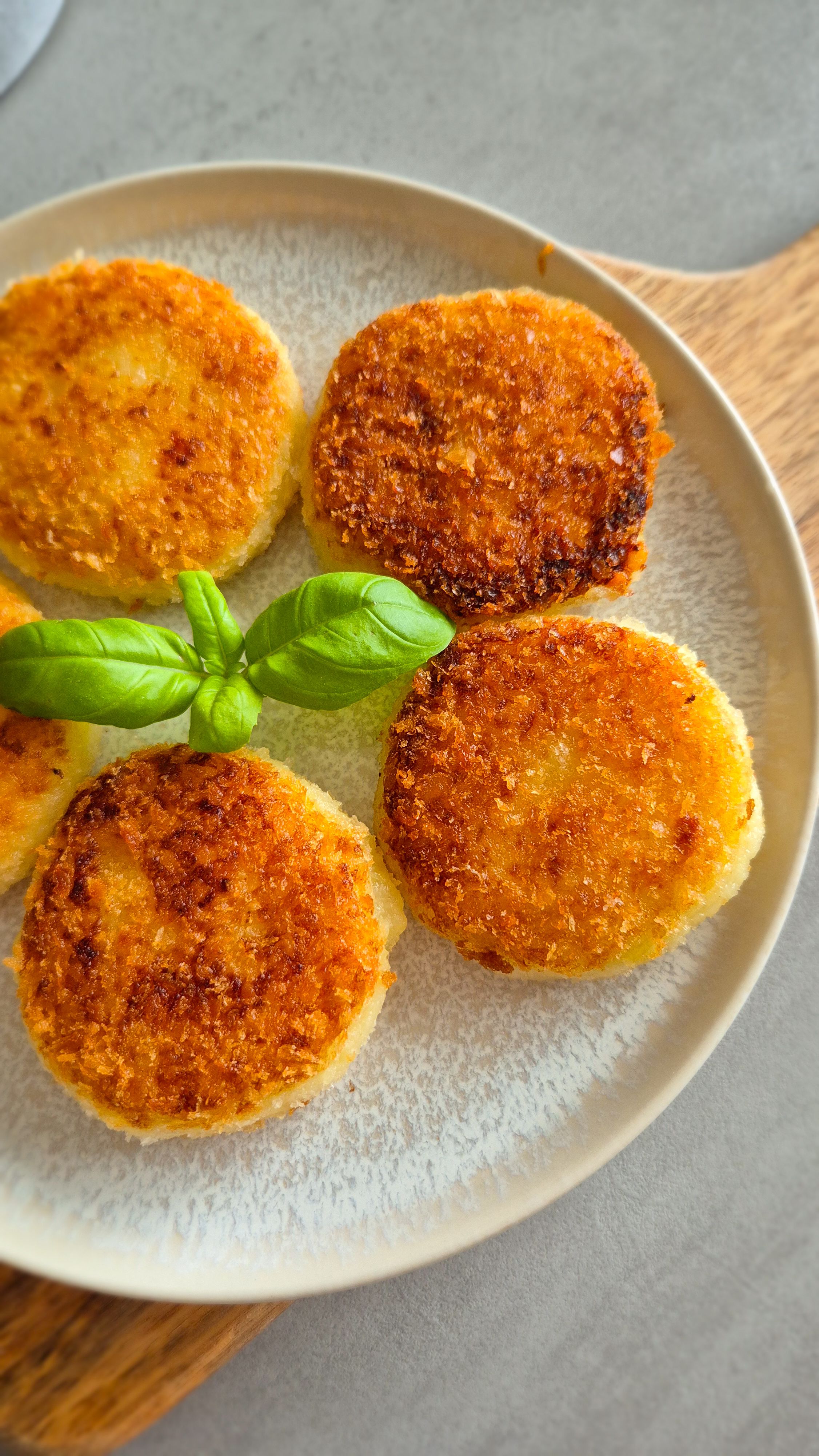 Gefüllte Kartoffeltaler mit Käse (aus Kartoffelbrei) - Bild 2