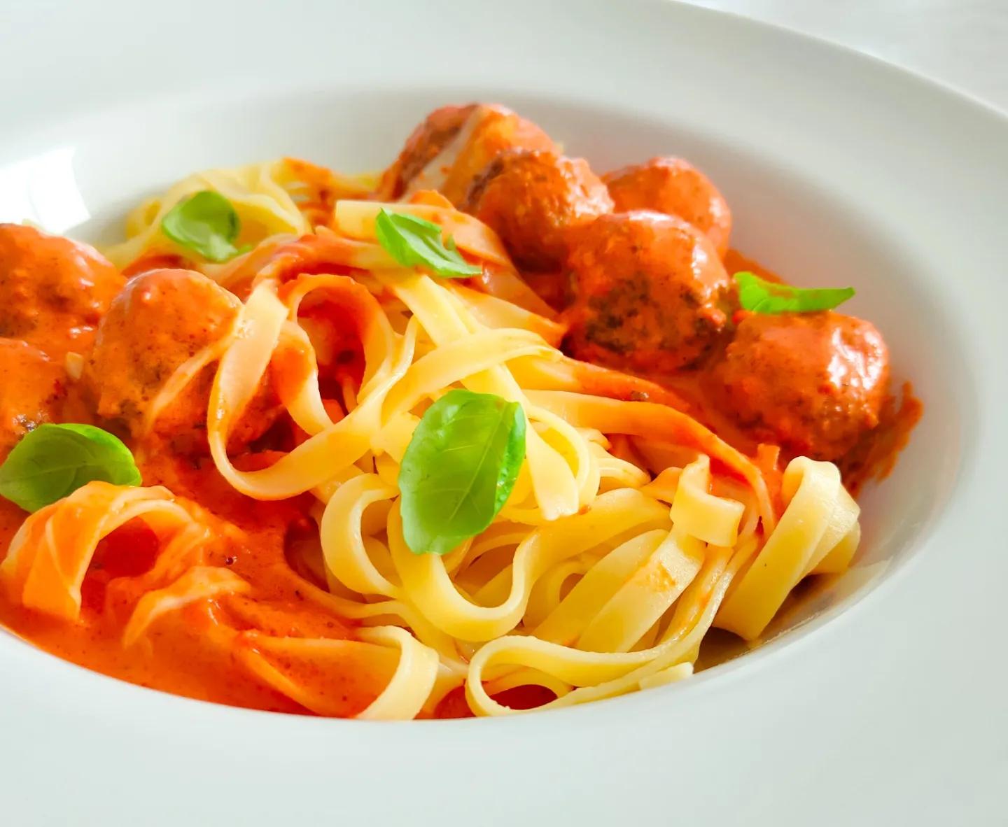 Spaghetti mit Fleischbällchen