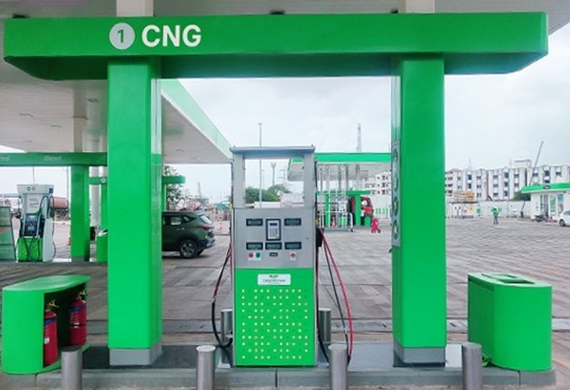 Fuel Price Surge Drives CNG Interest, Yet Conversion Costs and Infrastructure Gap Stall Rollout