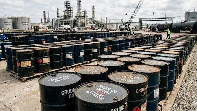 Oil Surges Above $100, WTI Almost Hits $120 in Supply Crunch