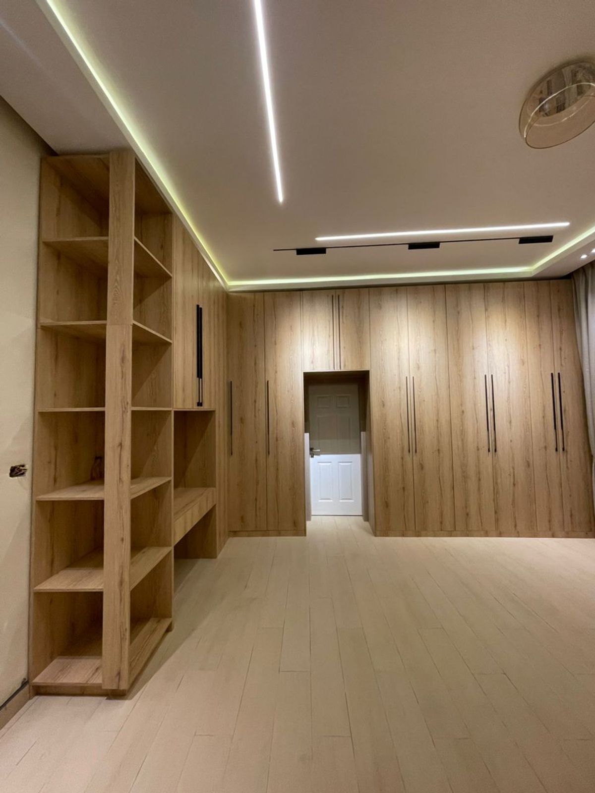 The Full-Wall Closet Suite