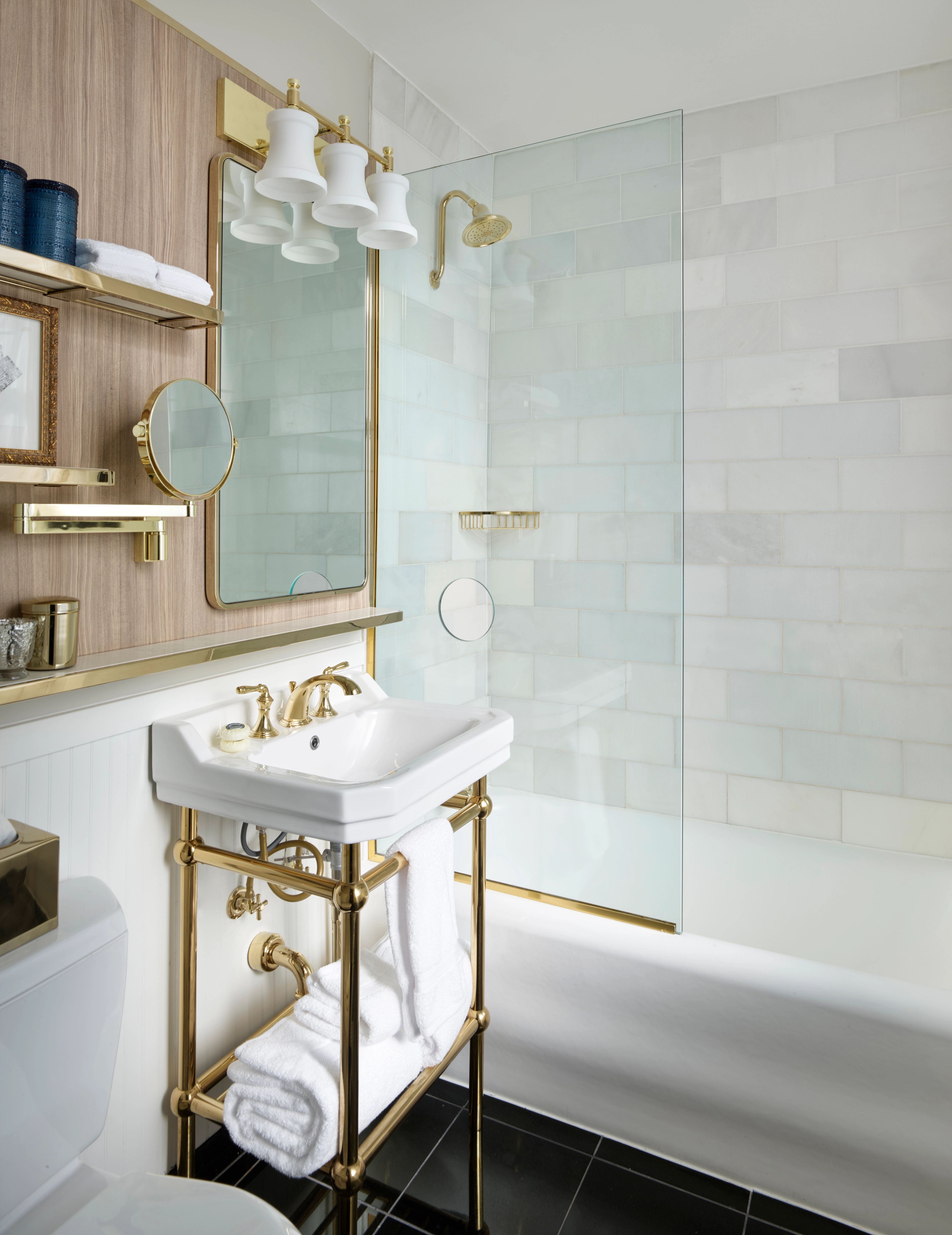 Beacon Grand - Classic Room Bathroom