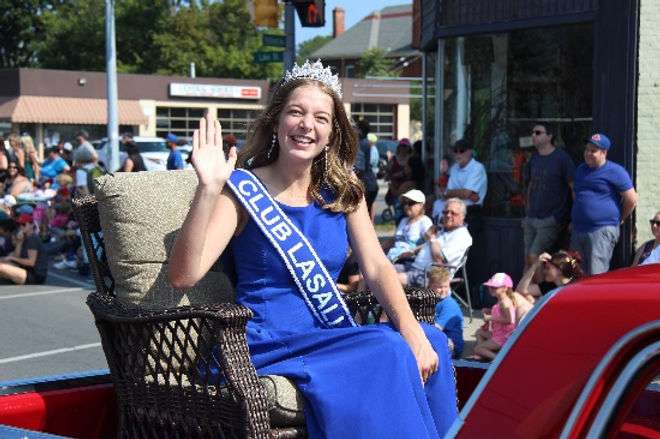 L'ambassadrice du Club Lasalle dans la parade