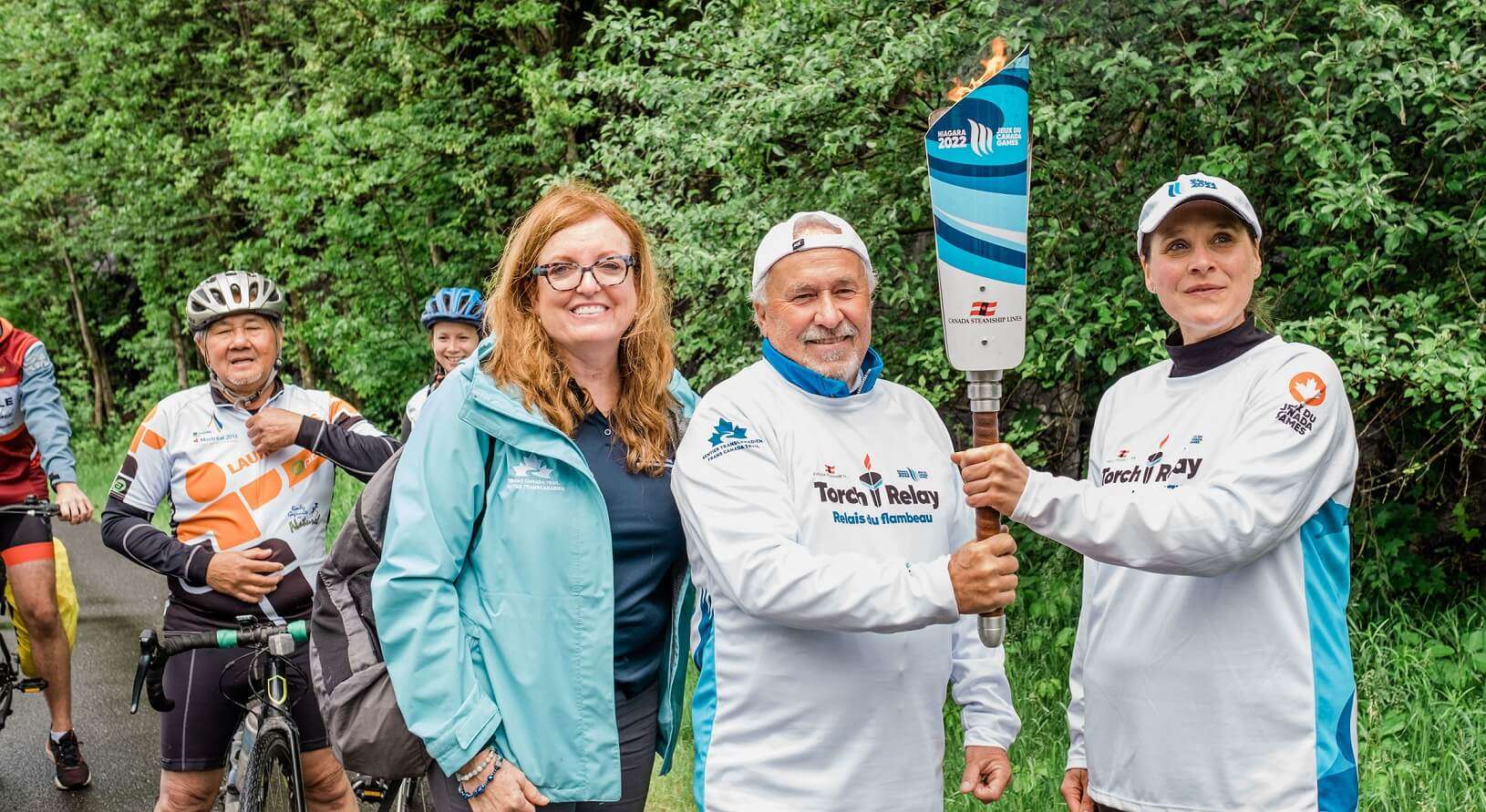 Le volontaire Marcel Castonguay a porté la flamme des Jeux à son passage à Mont Tremblant, au Québec, sur le parcours la menant dans le Niagara. Crédit image: Nat Lapointe.