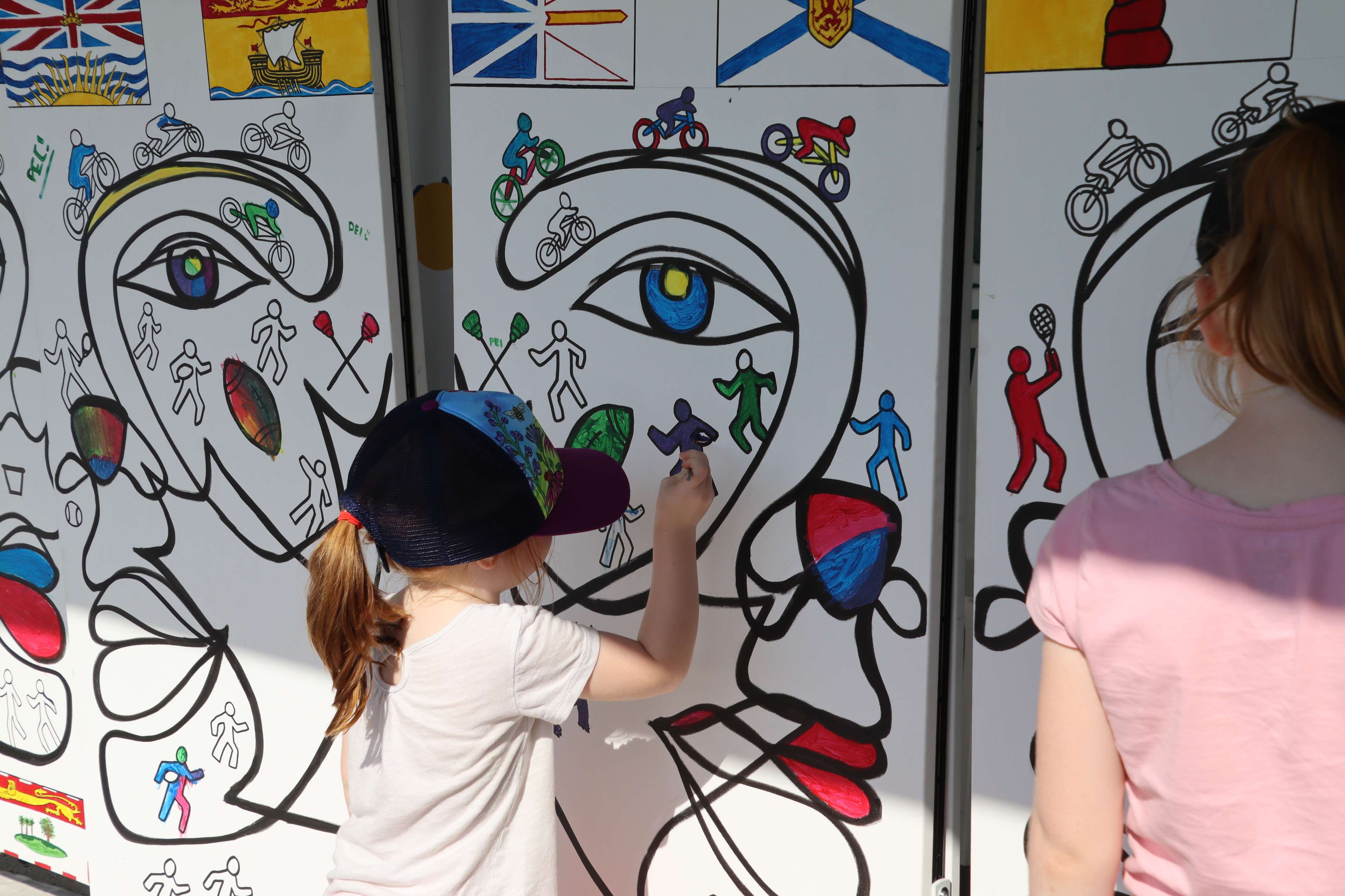Un autre jeune qui peinture la muraille