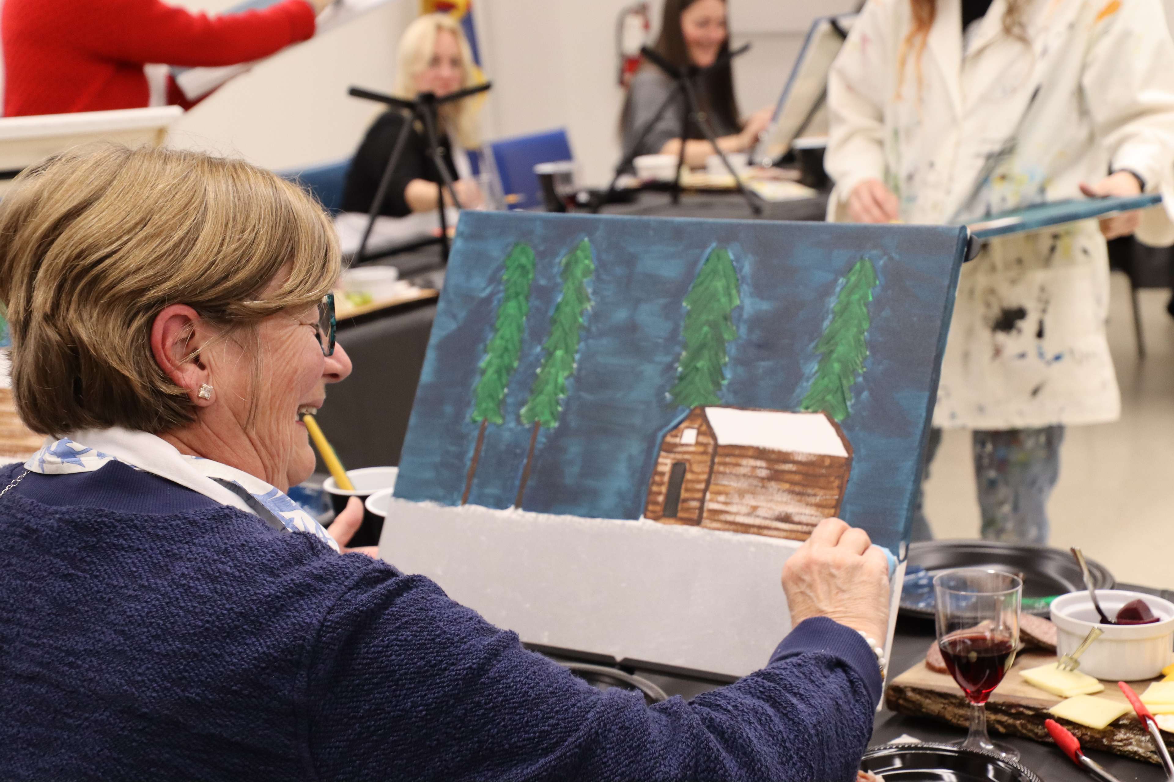 Marie qui peint une cabane dans le bois hivernale
