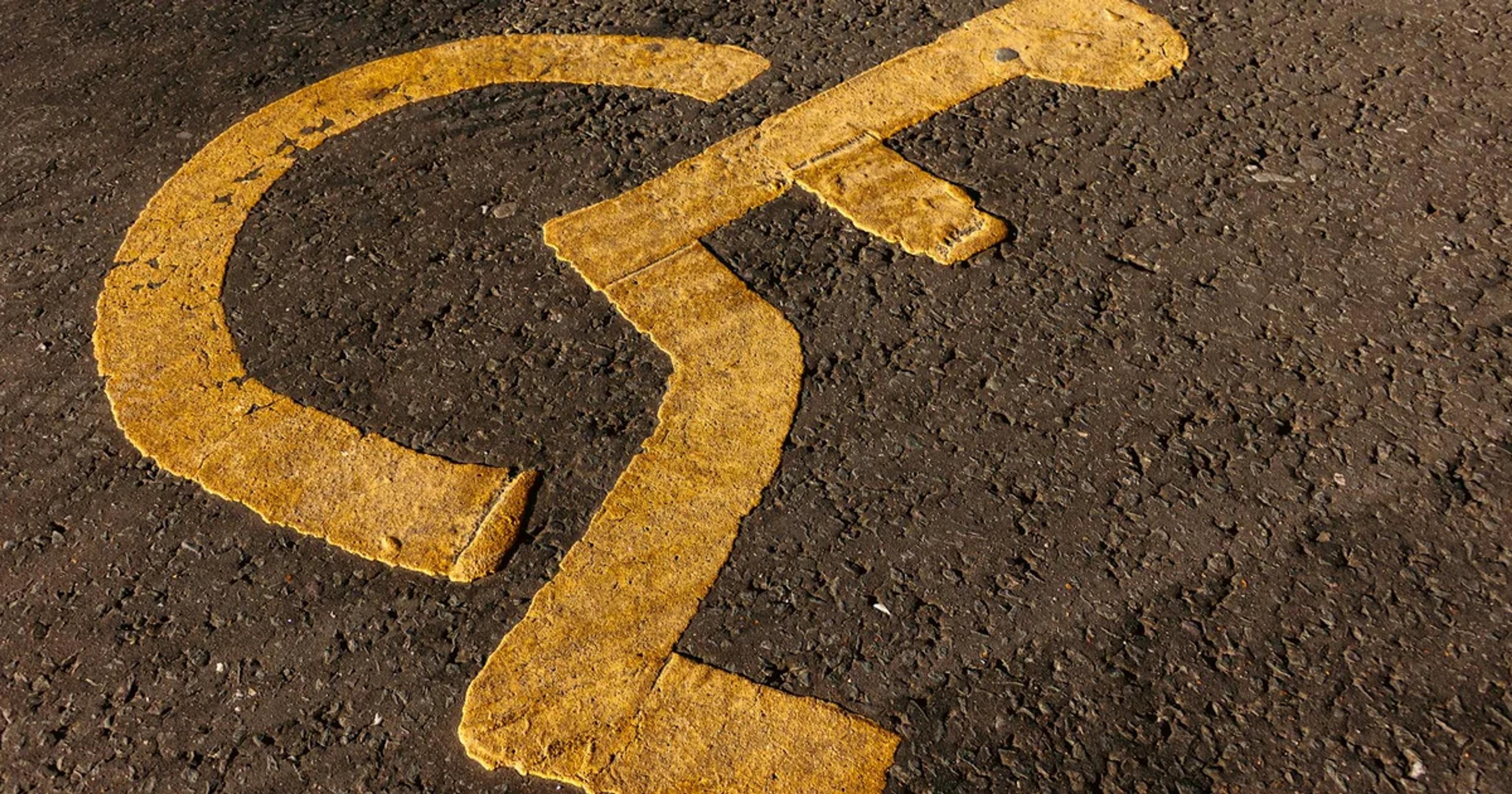 A professional using screen reader software to view digital ADA compliant micro-credentials