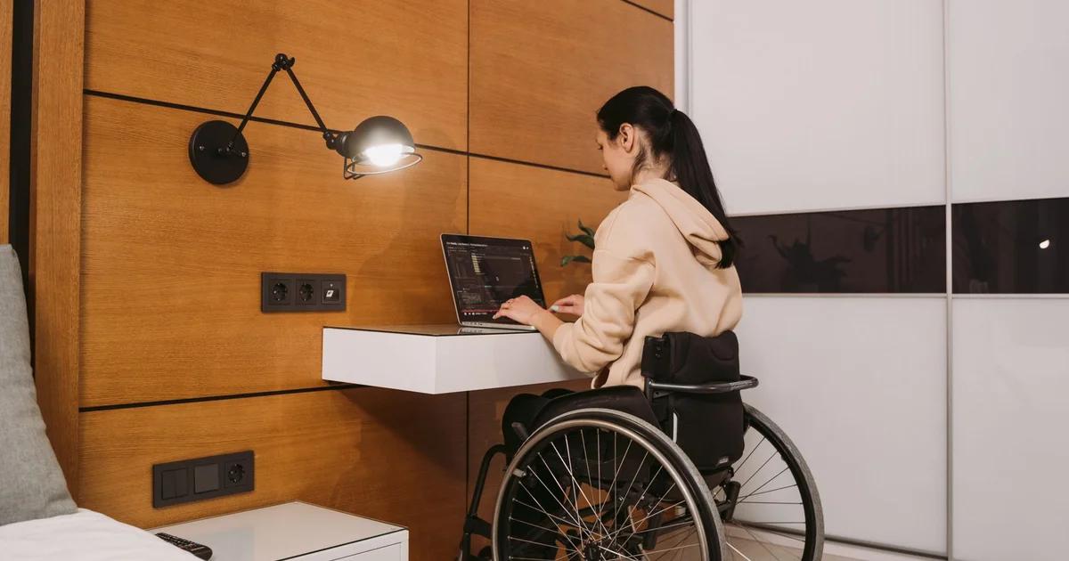A person using an accessible computer interface for digital government feedback.