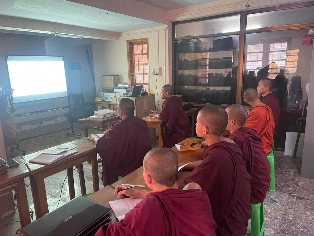 လုၵ်ႈႁဵၼ်းႁဝ်းၶဝ် တႄႇလဵပ်ႈႁဵၼ်း လိၵ်ႈဢိင်းၵလဵတ်ႈ တီႈ ပၢင်သွၼ်ၶွမ်းၶၢဝ်းမႆႈ ပီ 2025 တီႈ SIIT ဝဵင်းတႃႈလိူဝ်ႇ