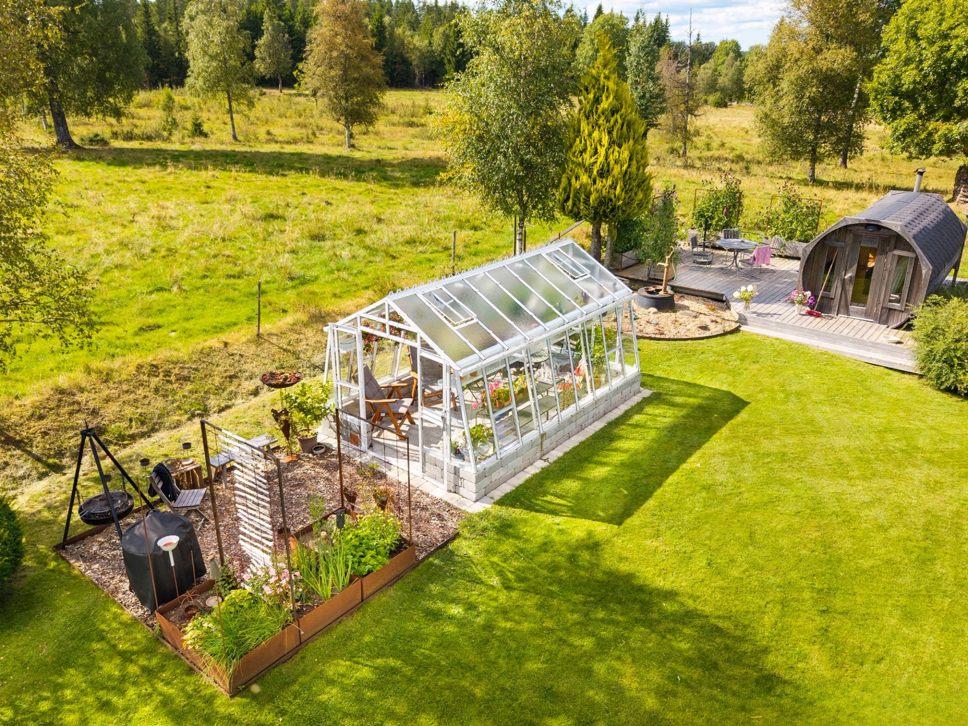 primus 303 med en fantastisk svensk trädgård runt om