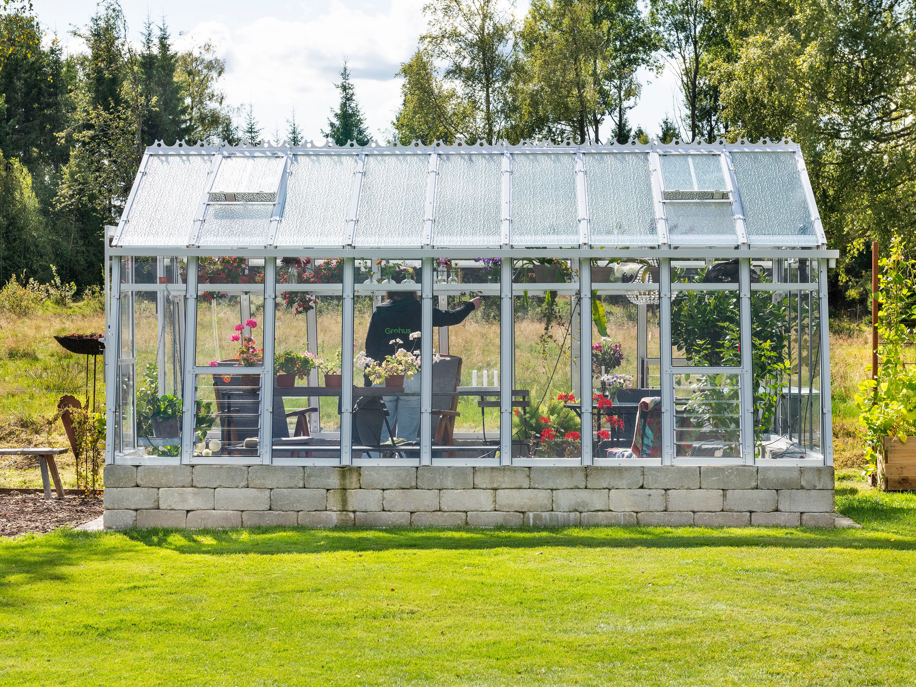 Billede af drivhuset Primus 303 i en svensk have