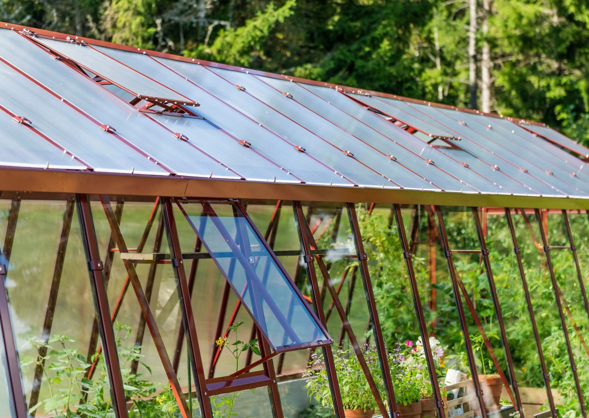 Stormsäkert växthus Variant 303 med glas och isolerplast