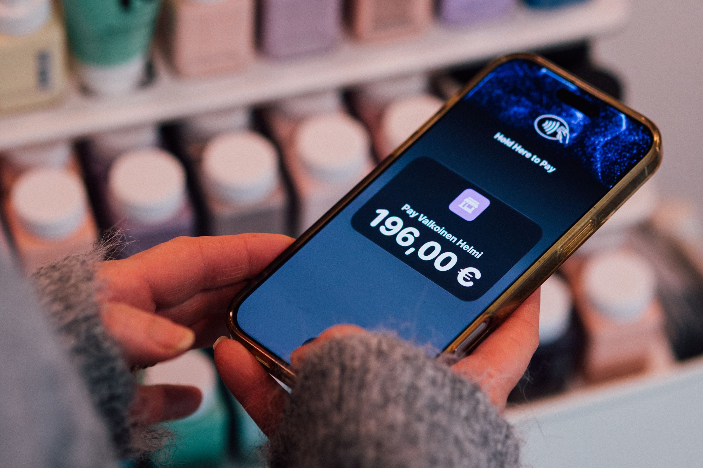 Smartphone displaying a €196,00 contactless payment screen.