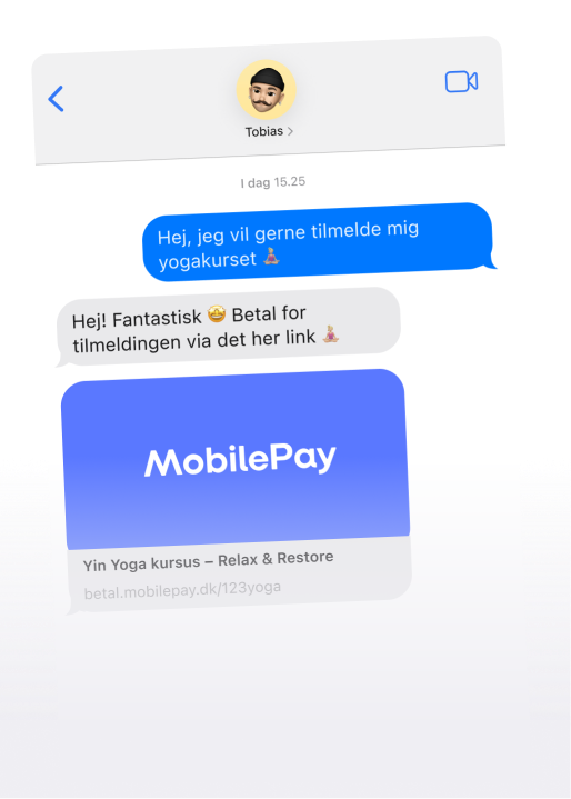 A phone screen displaying a Danish chat conversation about registering for a yoga course, with a MobilePay link for "Yin Yoga kursus - Relax & Restore".