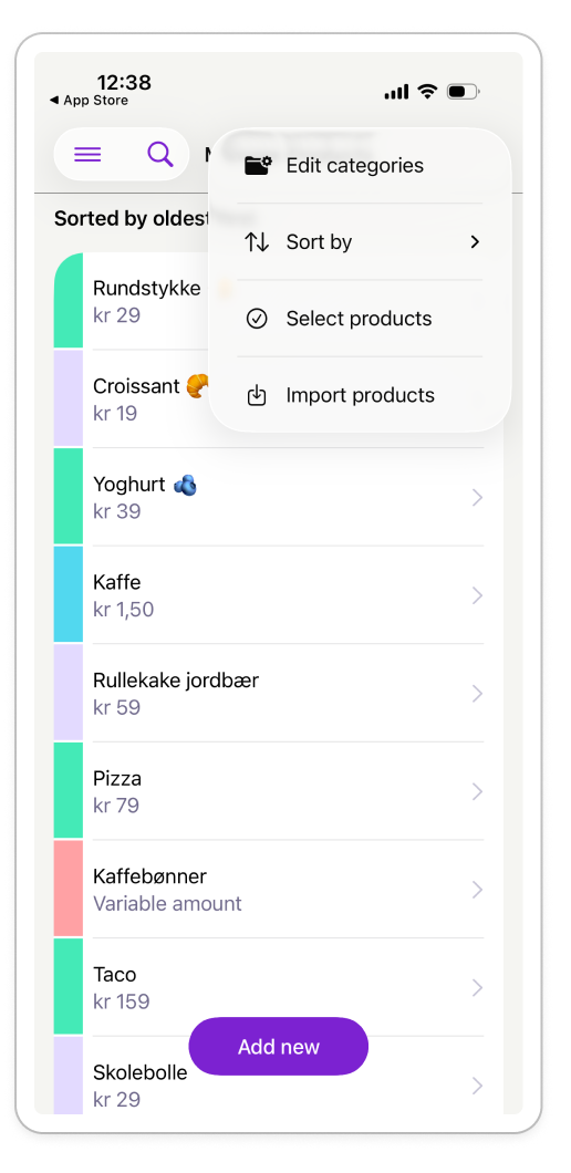 Mobiilisovellus näyttää listan elintarvikkeista hintoineen, ja listan päällä on avoin valikko, jossa on vaihtoehtoja kuten "Muokkaa kategorioita" ja "Lajittele".
