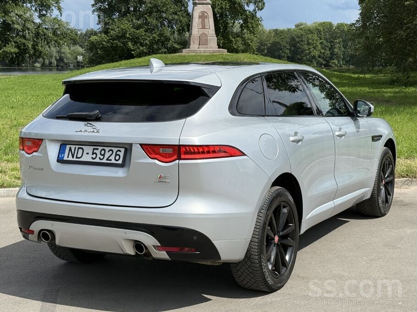 Jaguar F-Pace 2016