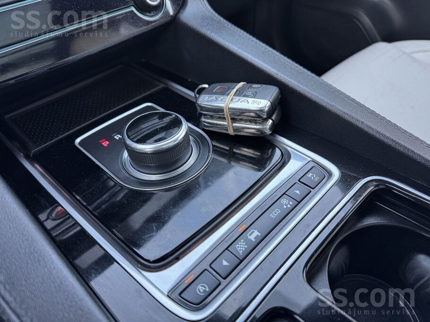 Jaguar F-Pace 2016