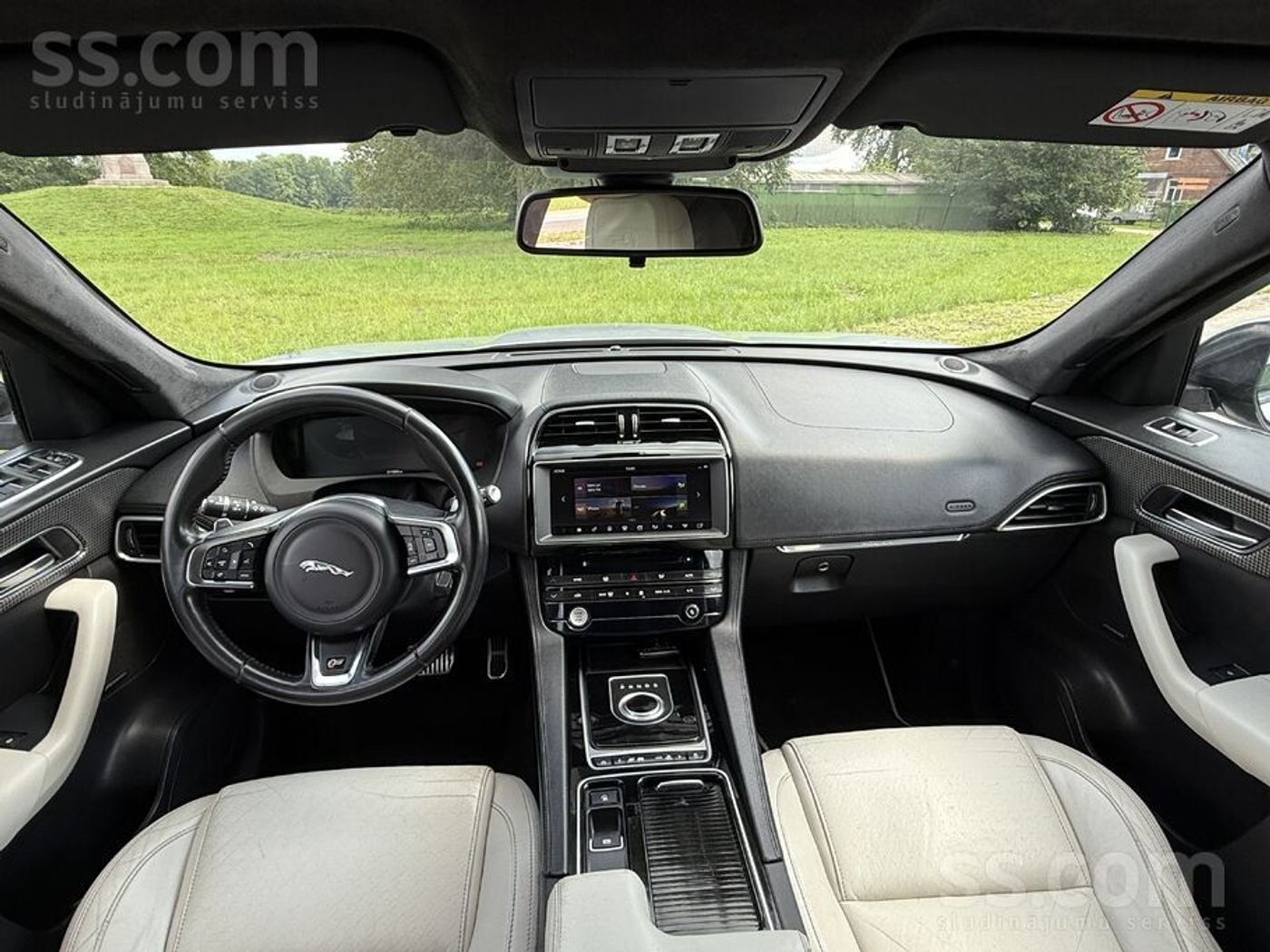 Jaguar F-Pace 2016