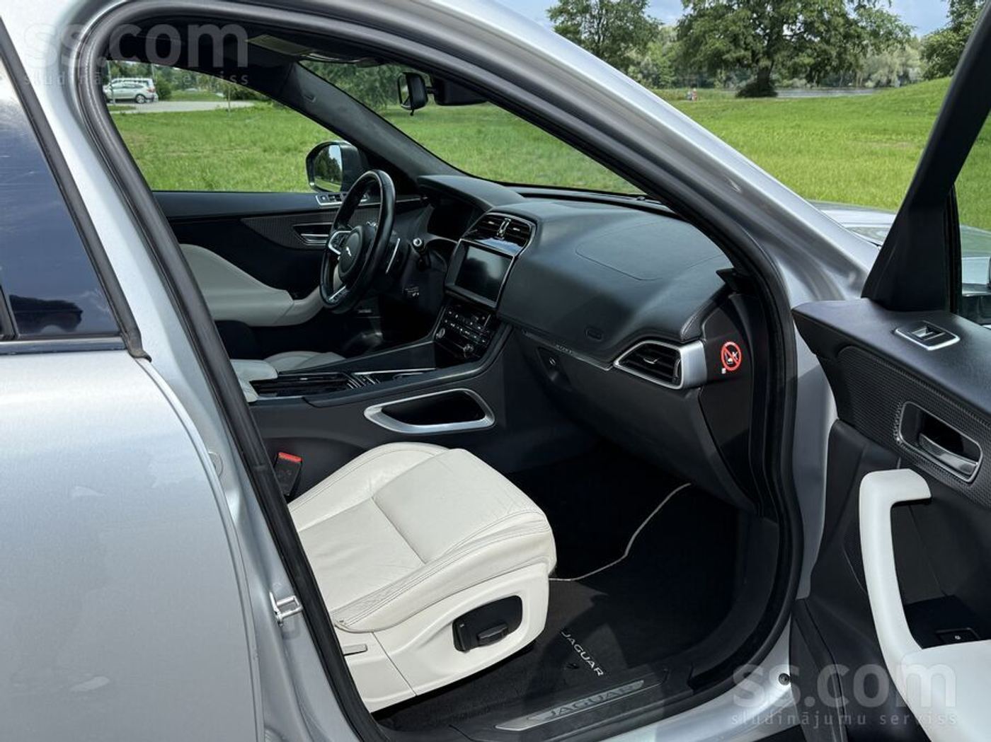 Jaguar F-Pace 2016