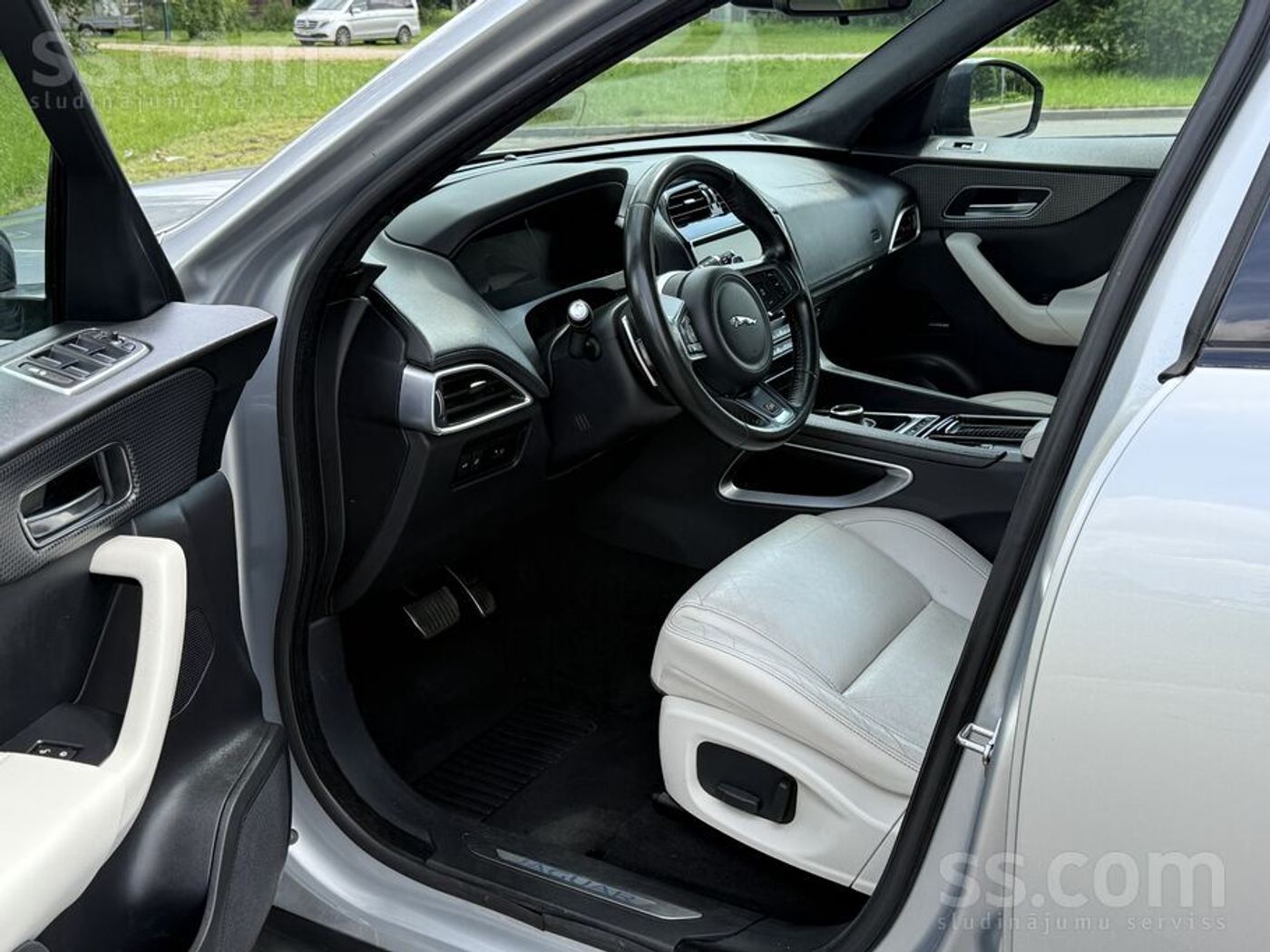 Jaguar F-Pace 2016