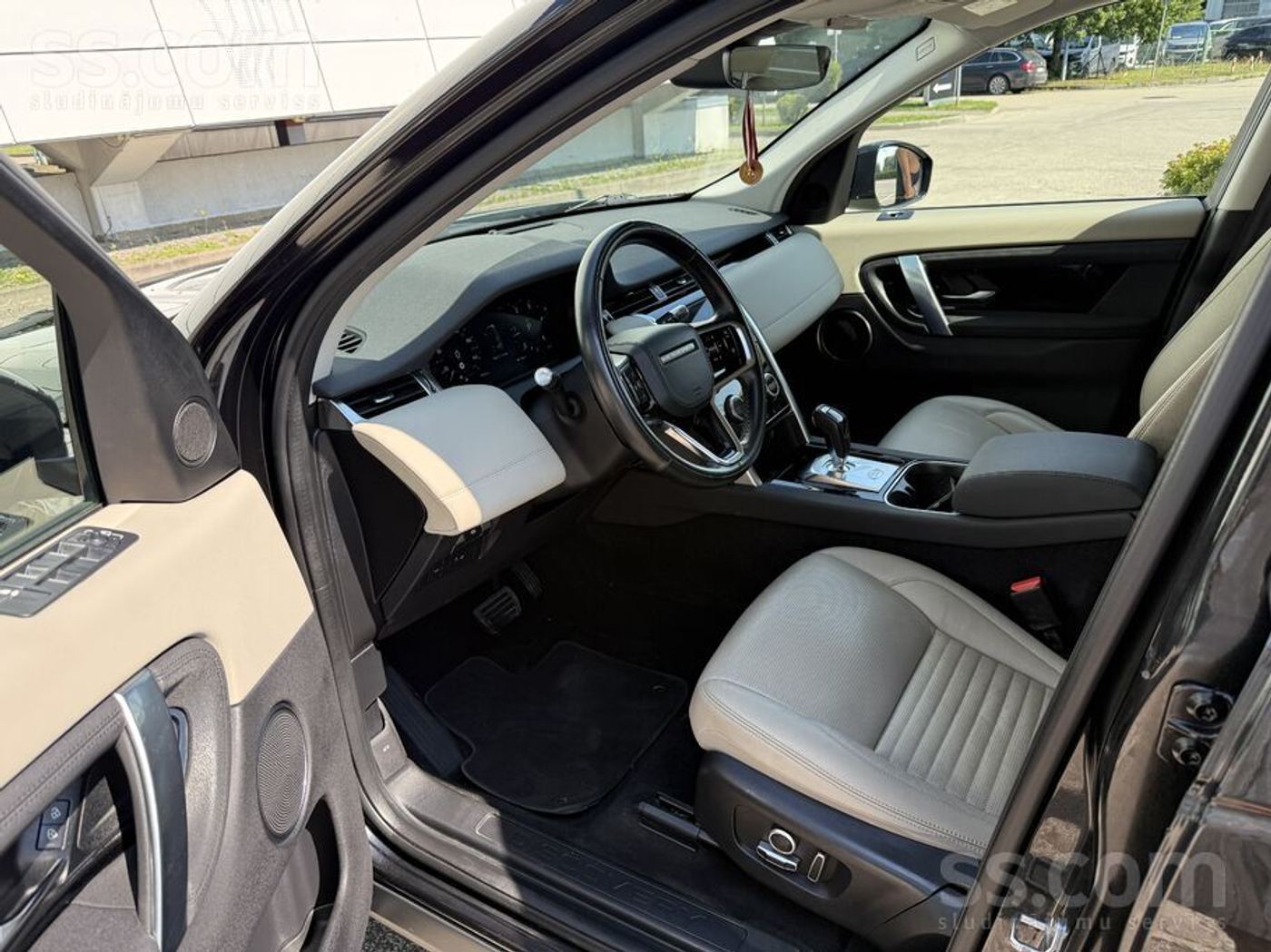 Land Rover Discovery Sport 2021