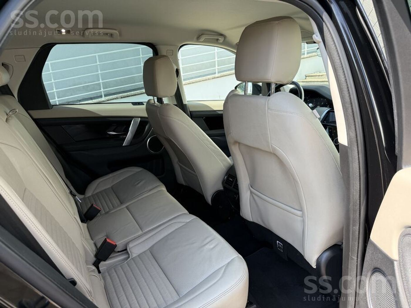 Land Rover Discovery Sport 2021