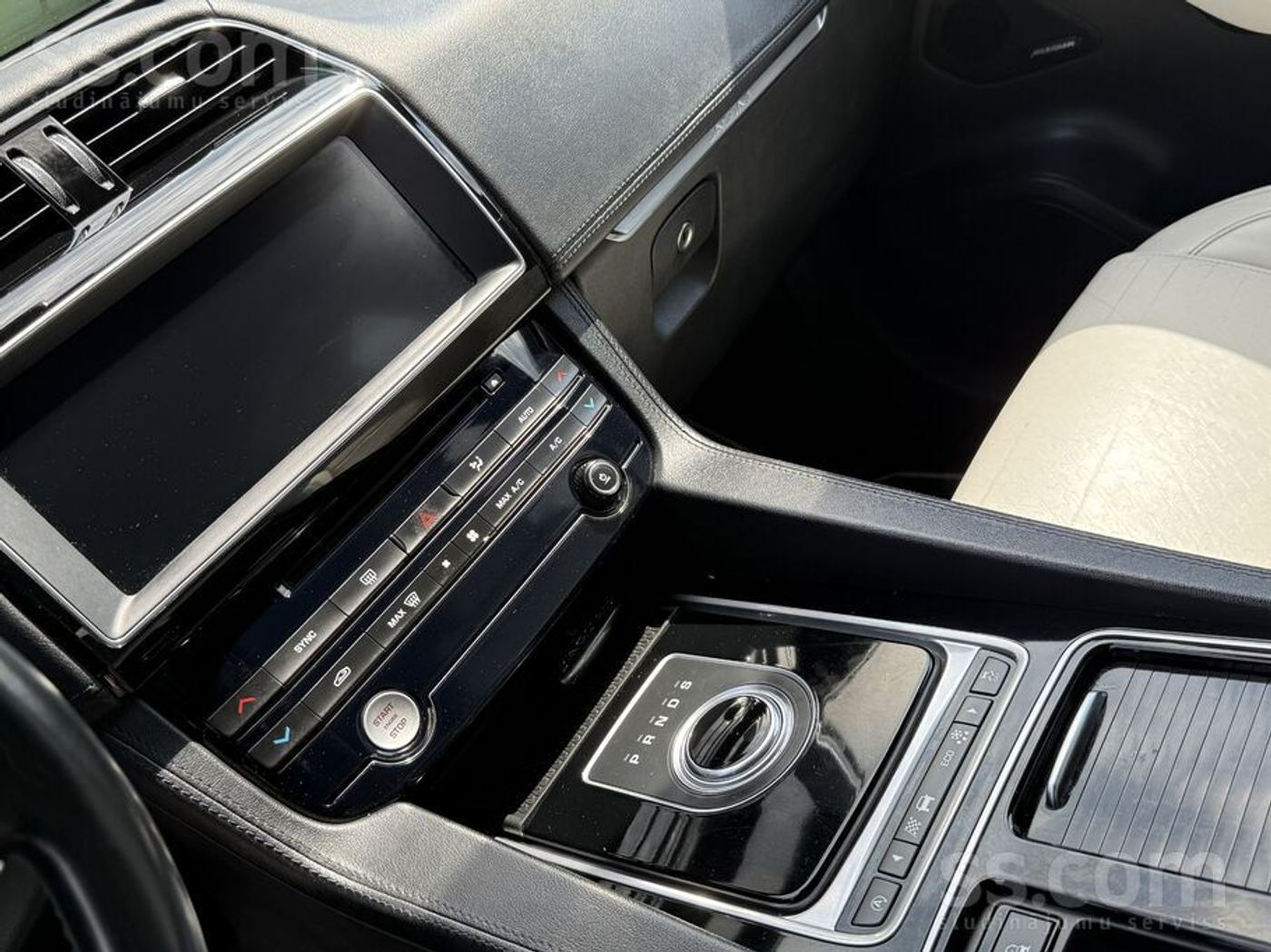 Jaguar F-Pace 2016