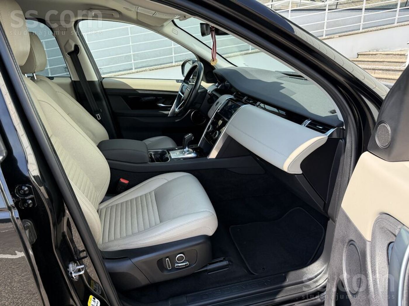 Land Rover Discovery Sport 2021