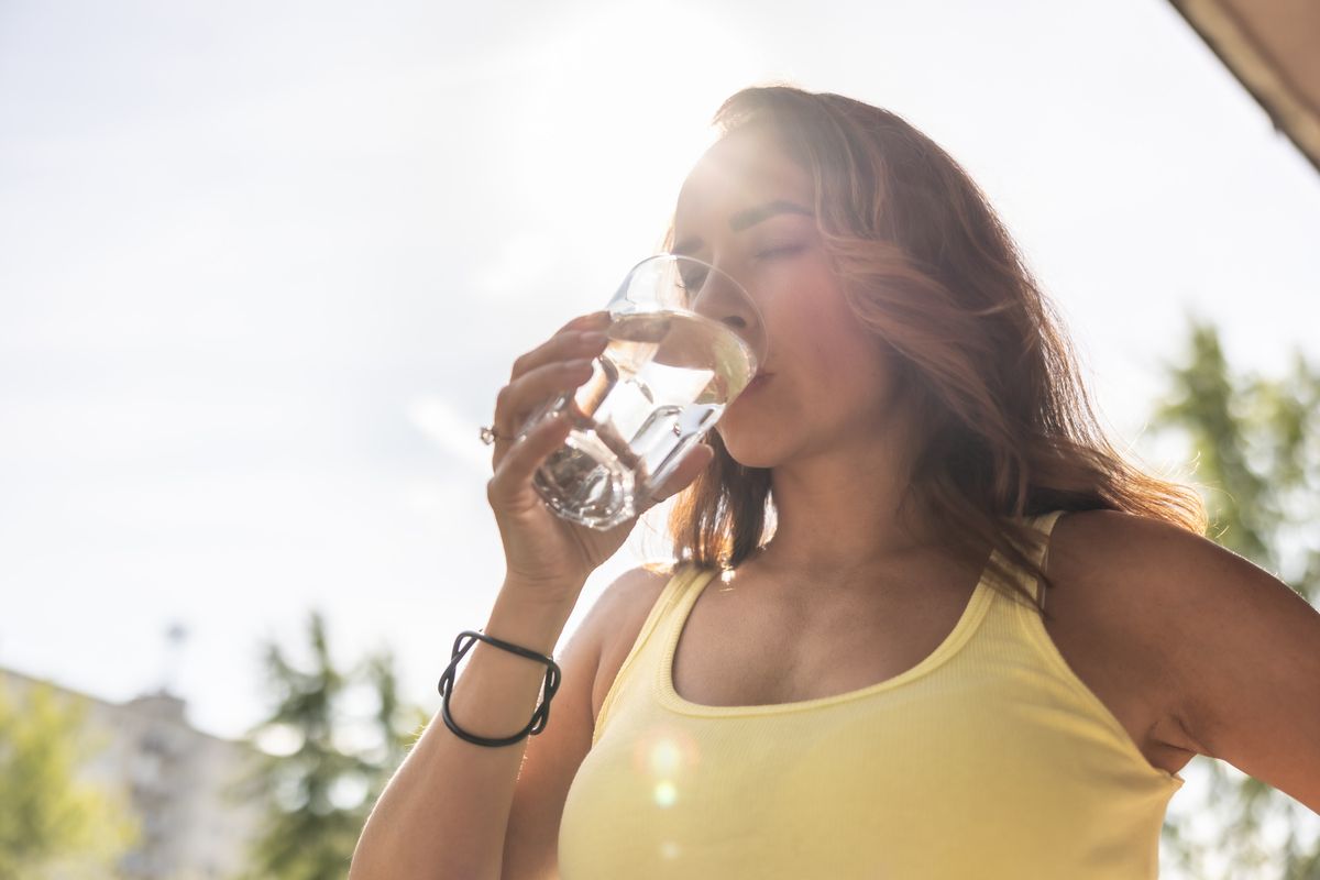 woman-drinking-water-in-sunshine