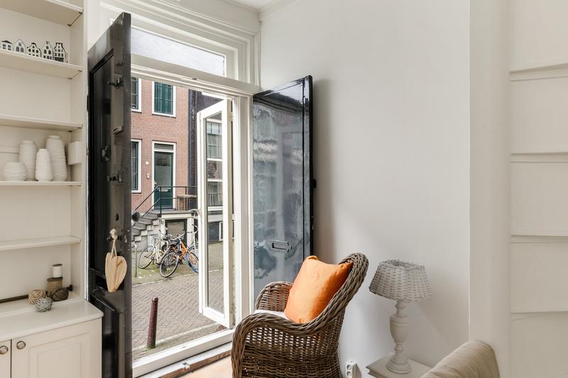 Kerkstraat 1 ** HUIS
