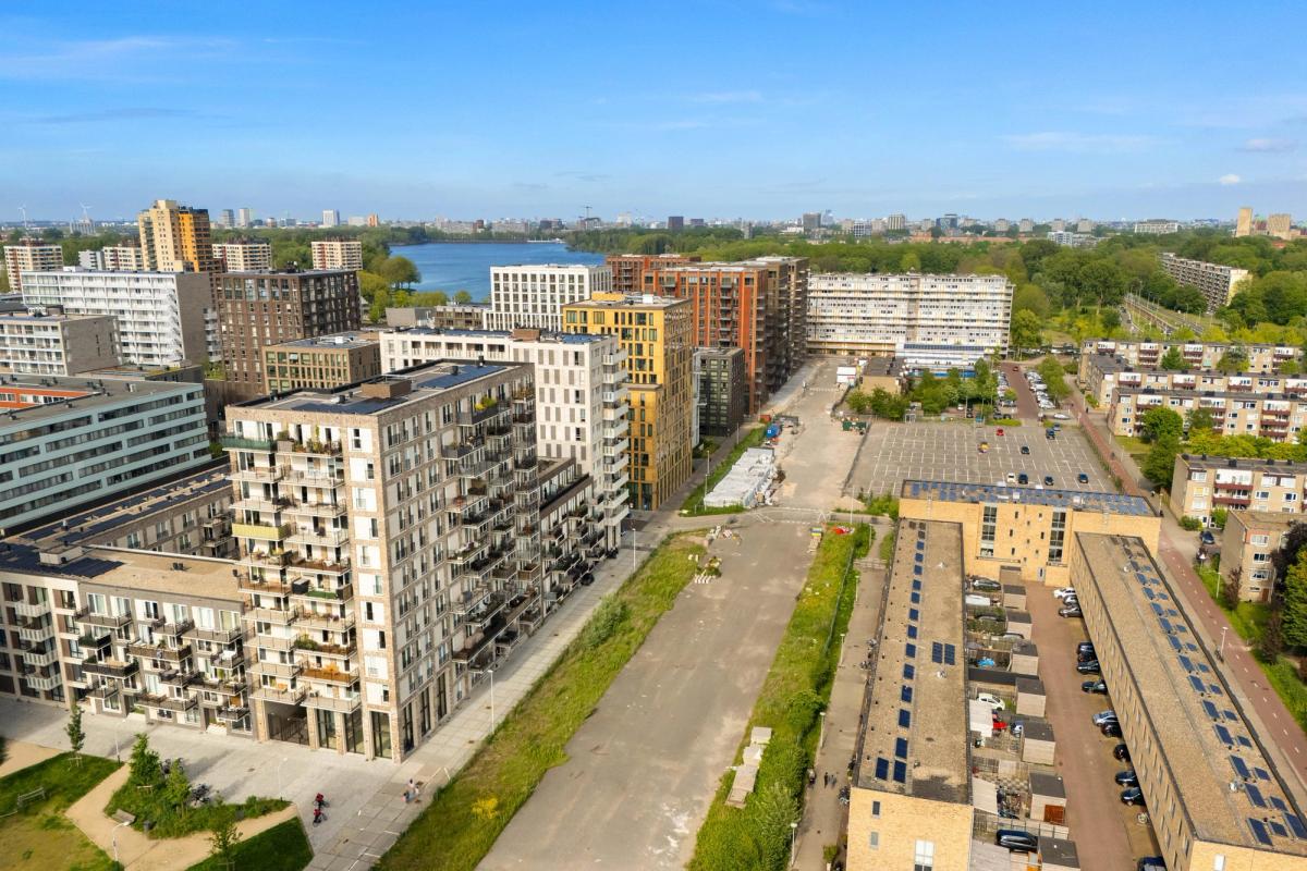 helicopter view van amsterdam gemaakt