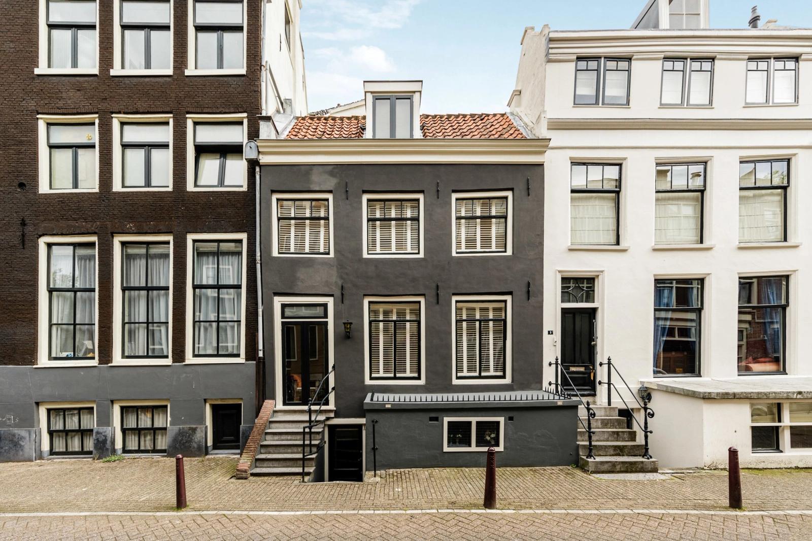 Kerkstraat 1 ** HUIS