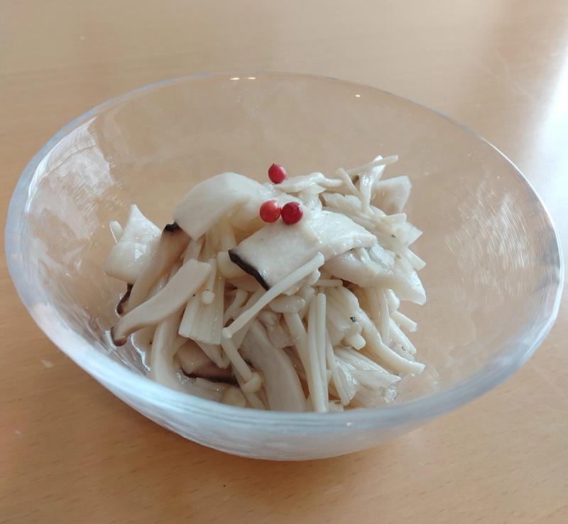 きのことレンコンのハーブマリネ