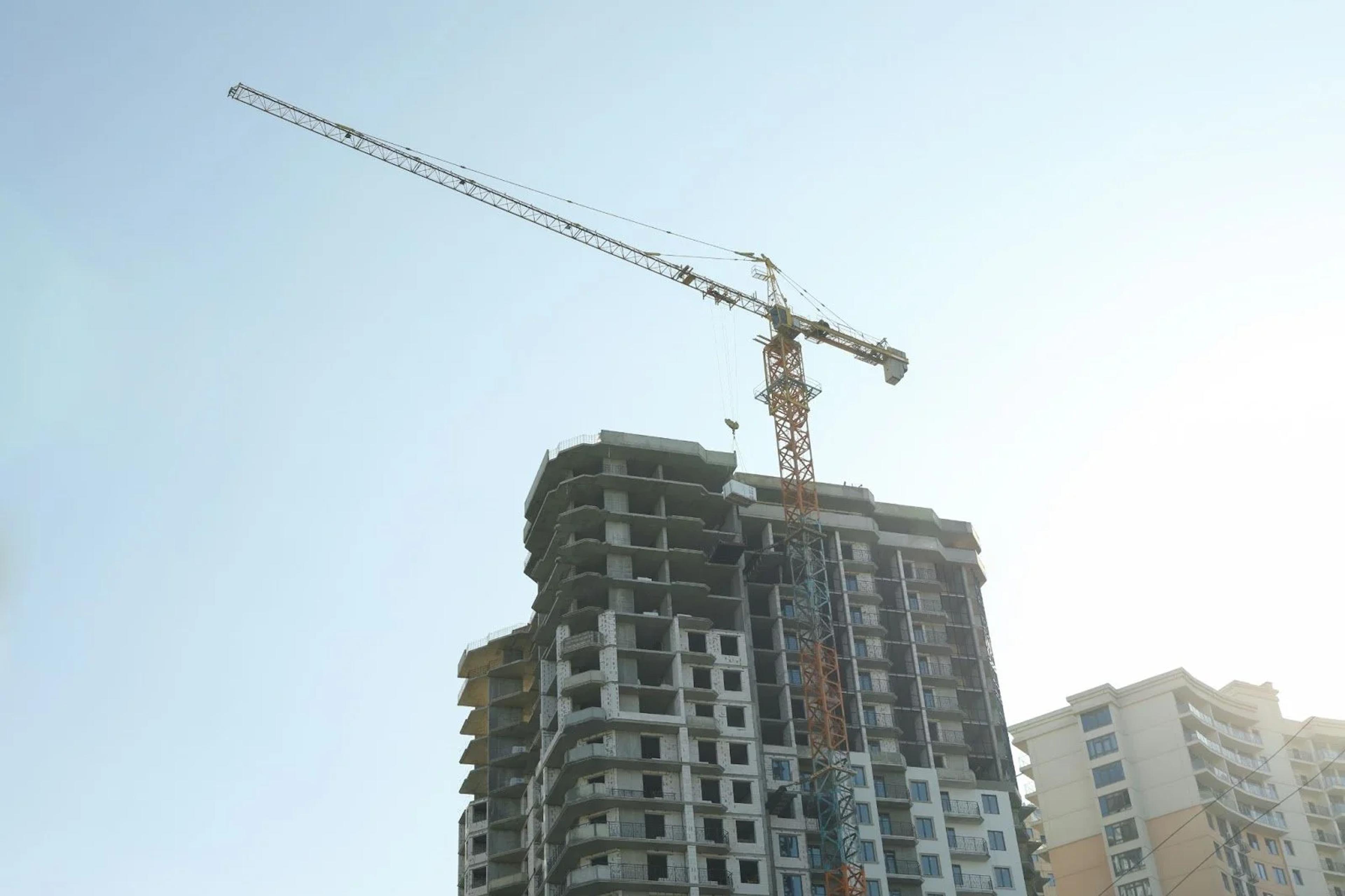 Tower crane above a residential block under construction