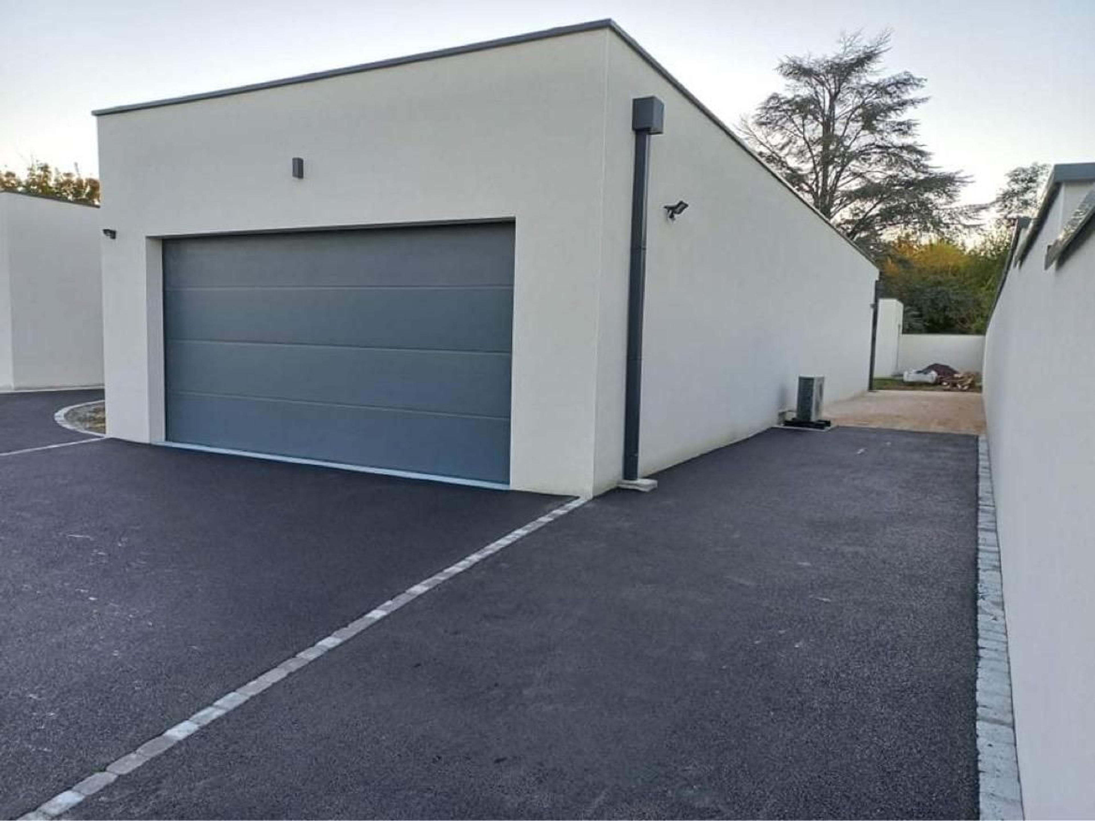 Maison contemporaine avec piscine à Charnay-lès-Mâcon (71) : photo 4 sur 5