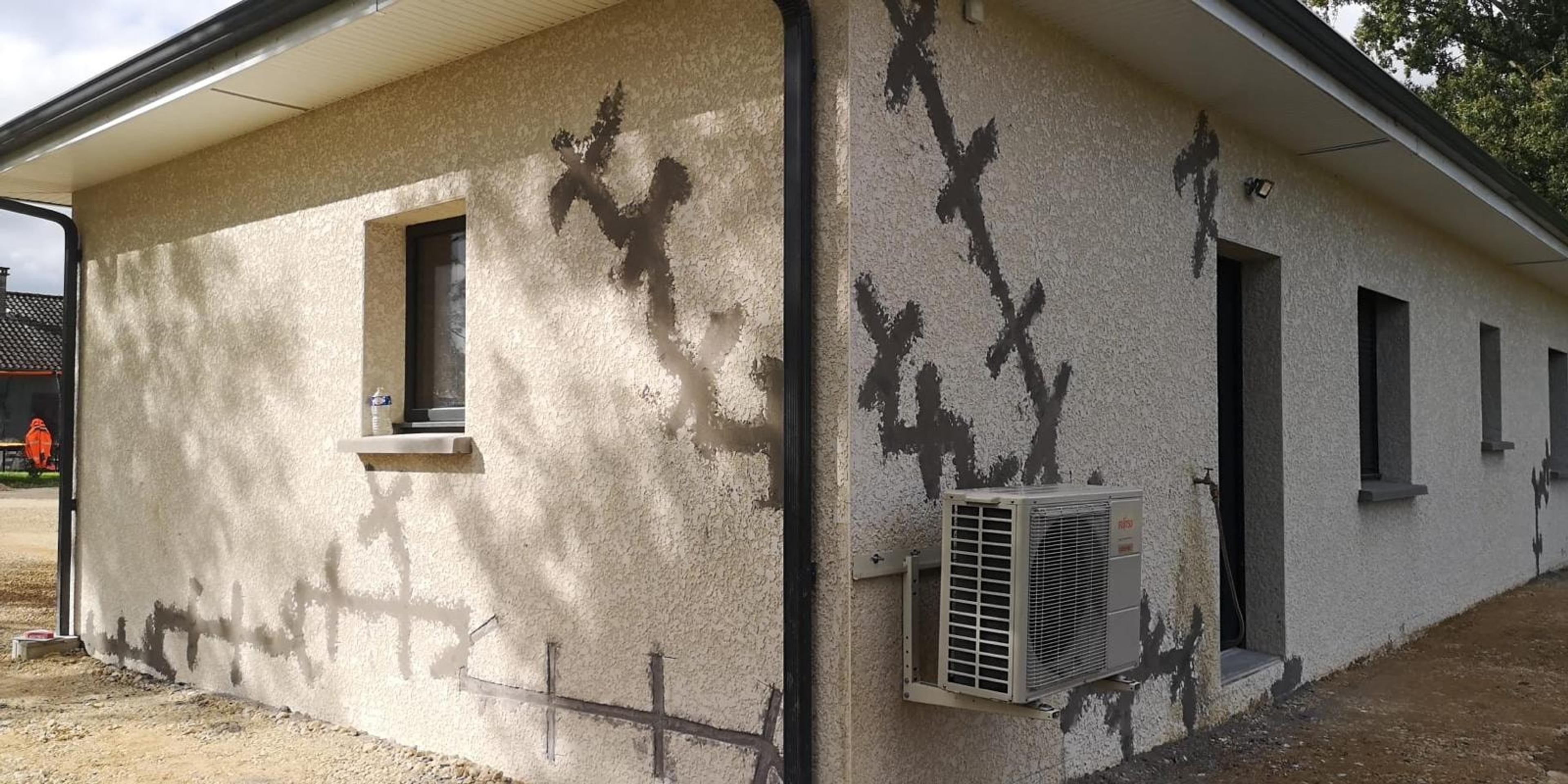 Reprise en sous-œuvre et trottoir périphérique, pendant les travaux : photo 7 sur 9