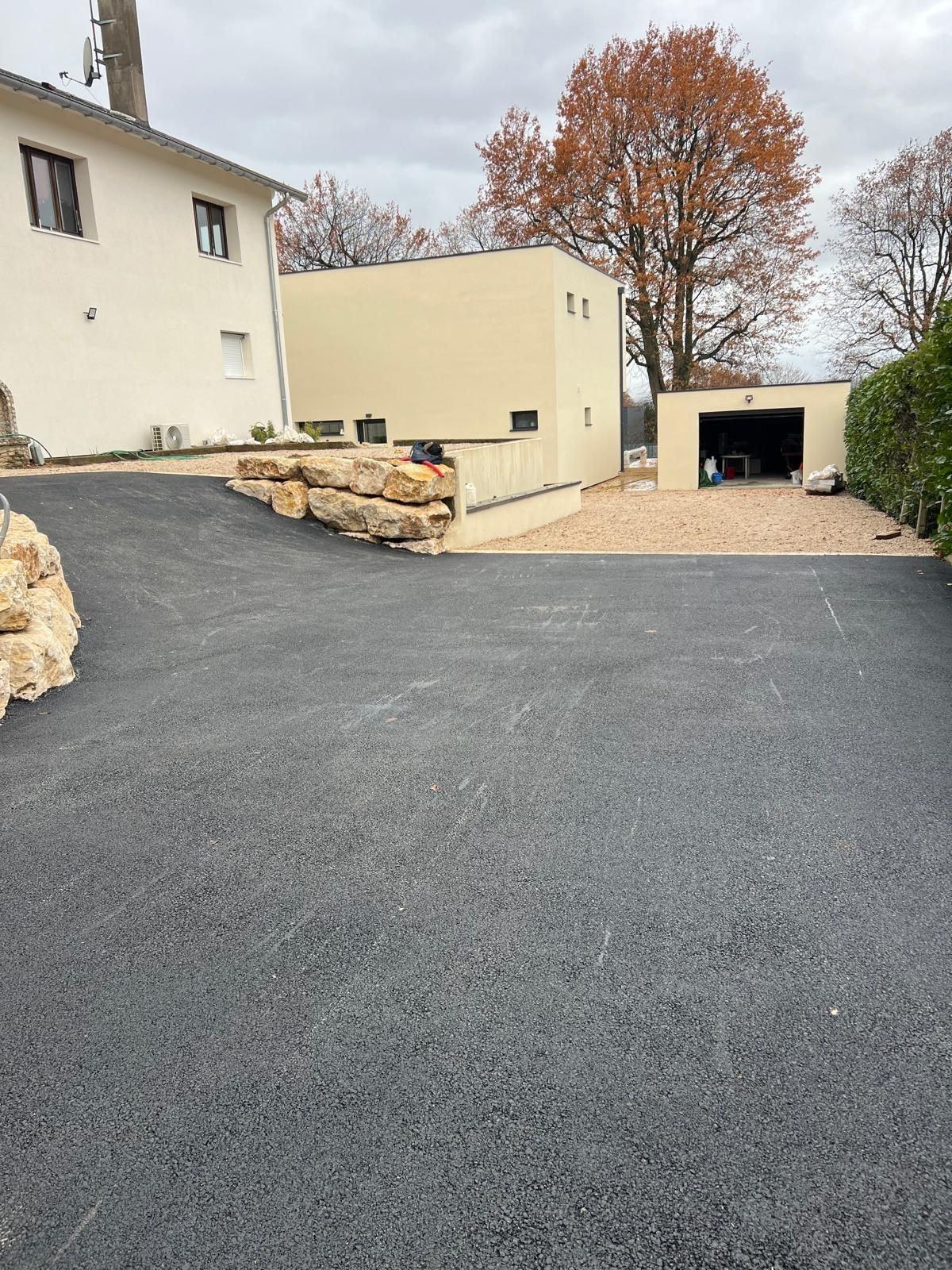 Maison contemporaine de 146 m² à Montmerle-sur-Saône (01) : photo 7 sur 9