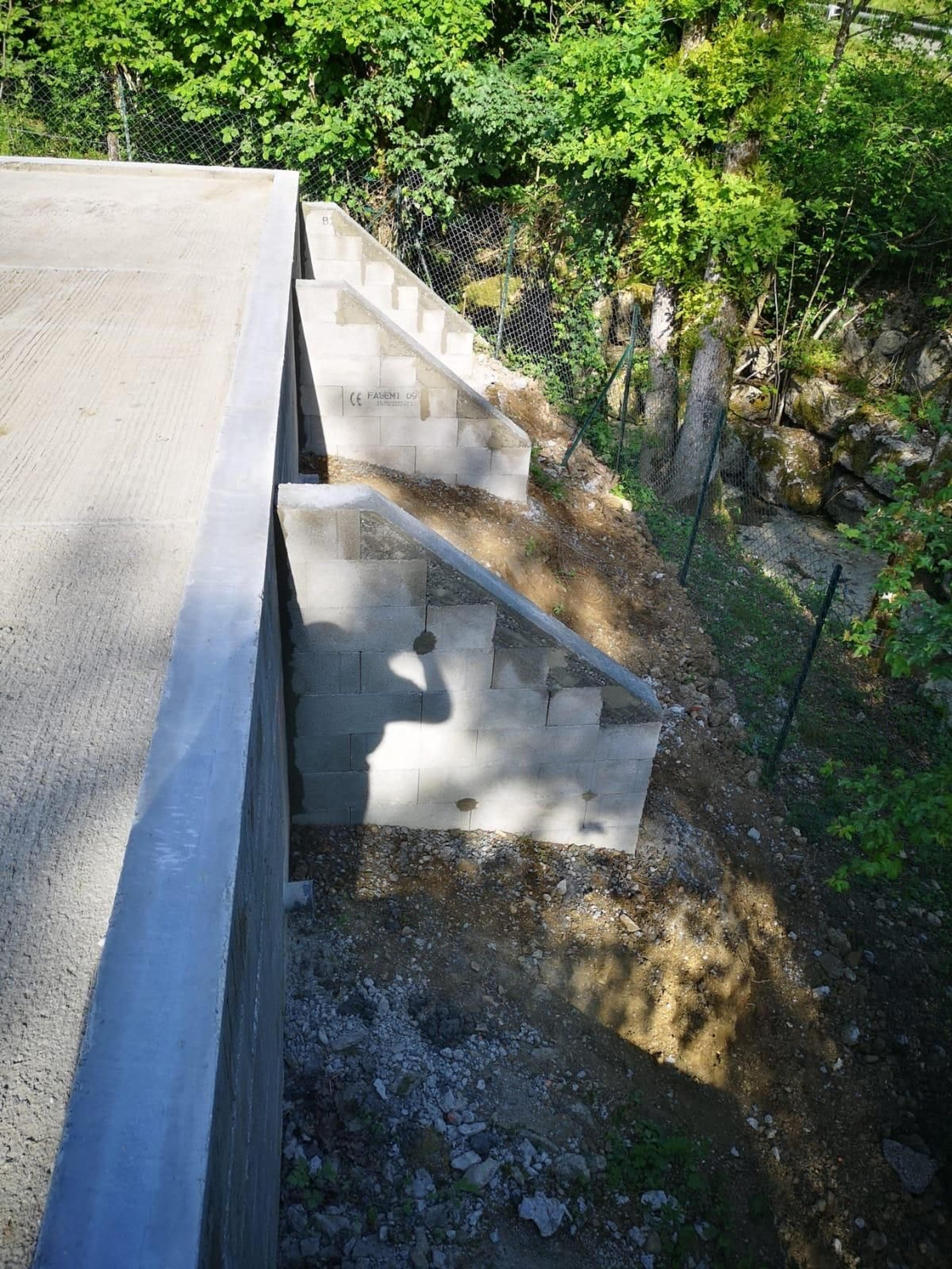 Renforcement de plancher et de murs après un glissement de terrain : photo 3 sur 3